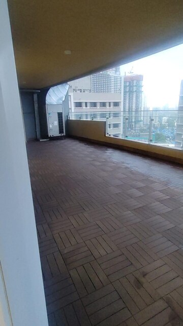 Room in 4 BHK Apartment at Lokhandwala Minerva Mahalaxmi, Mahalaxmi – for Rent