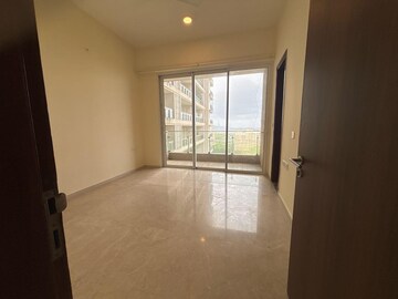 Room in 4 BHK Apartment at L&T Crescent Bay T2, Parel – for Rent