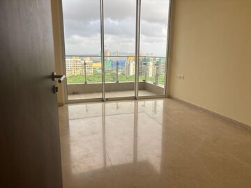 Room in 4 BHK Apartment at L&T Crescent Bay T2, Parel – for Rent