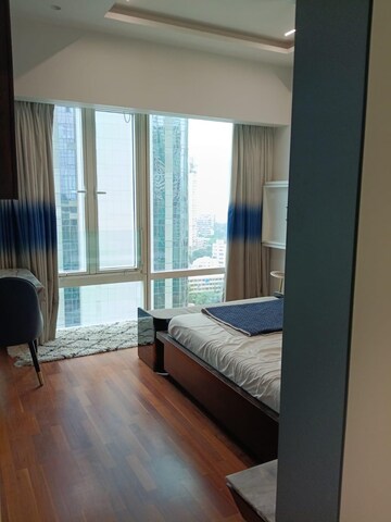 Room in 4 BHK Apartment at Indiabulls Blu, Worli – for Rent