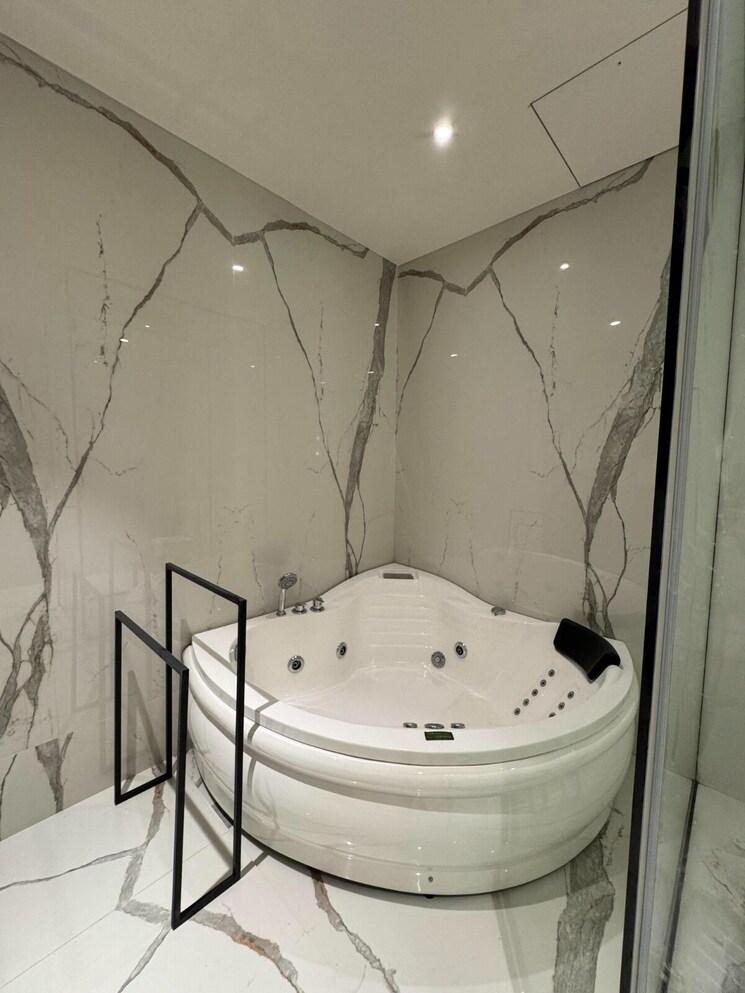 Bathroom, omkar-1973 4 Bedroom 2018 Sq.Ft. Apartment In Worli Mumbai 9159960