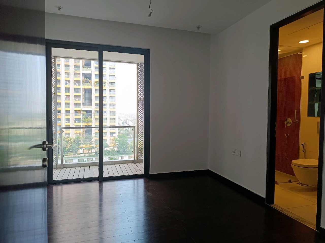 4 BHK + Pooja Room,Servant Room Apartment For Rent in Lodha New Cuffe Parade