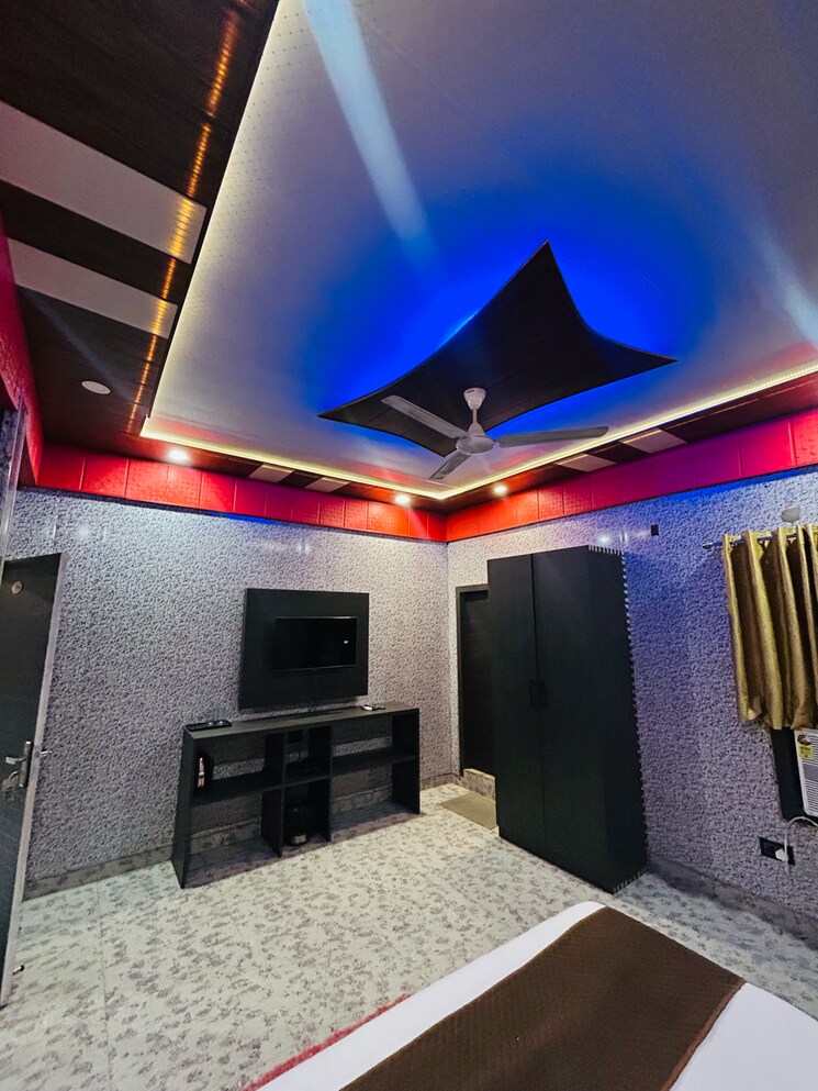 Team Area, gomti nagar 6+ Bedroom 8000 Sq.Ft. Independent House In Gomti Nagar Lucknow 9159989