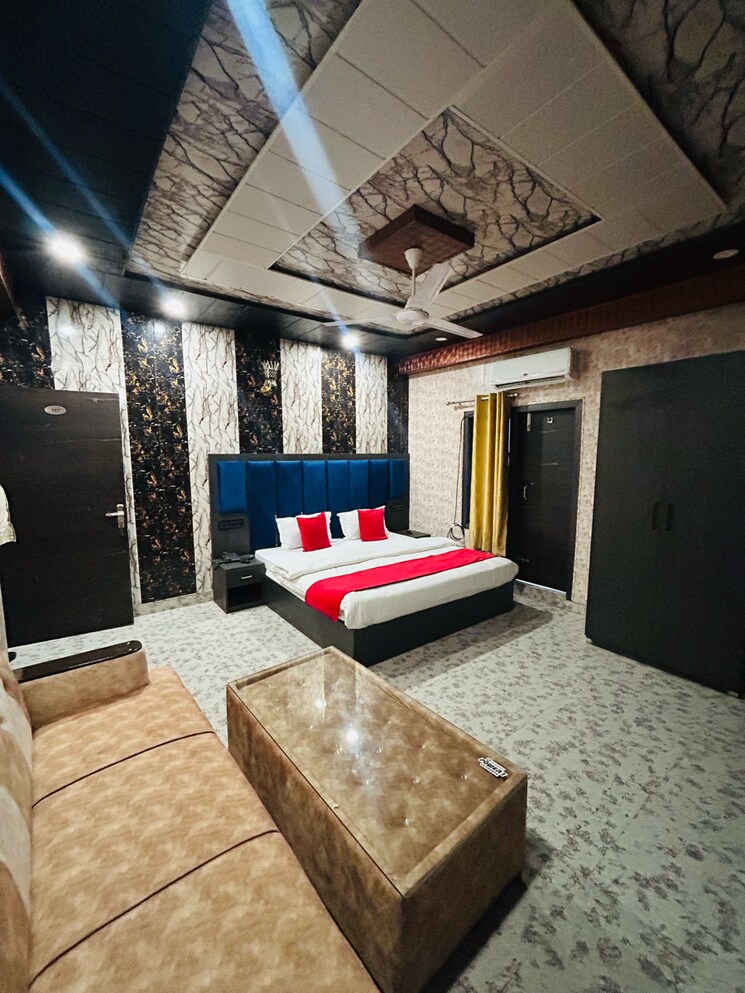 Bedroom, gomti nagar 6+ Bedroom 8000 Sq.Ft. Independent House In Gomti Nagar Lucknow 9159989