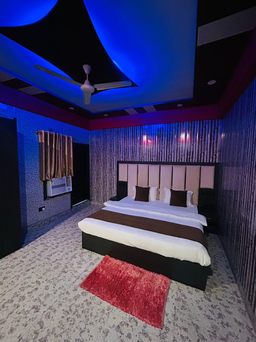 6+ BHK + Servant Room Independent House For Rent in Guest House 