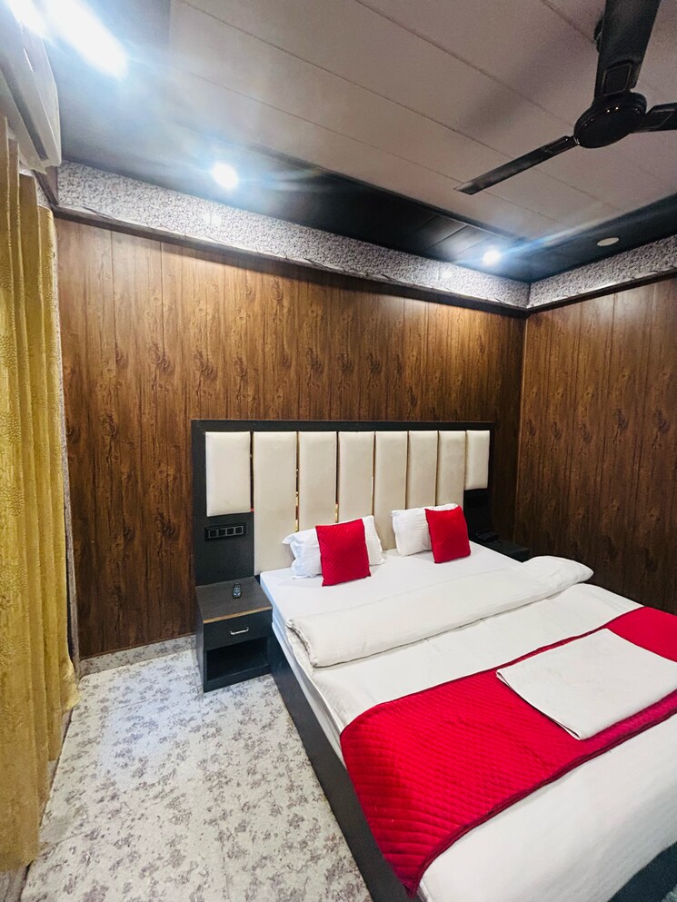 Bedroom, gomti nagar 6+ Bedroom 8000 Sq.Ft. Independent House In Gomti Nagar Lucknow 9159989
