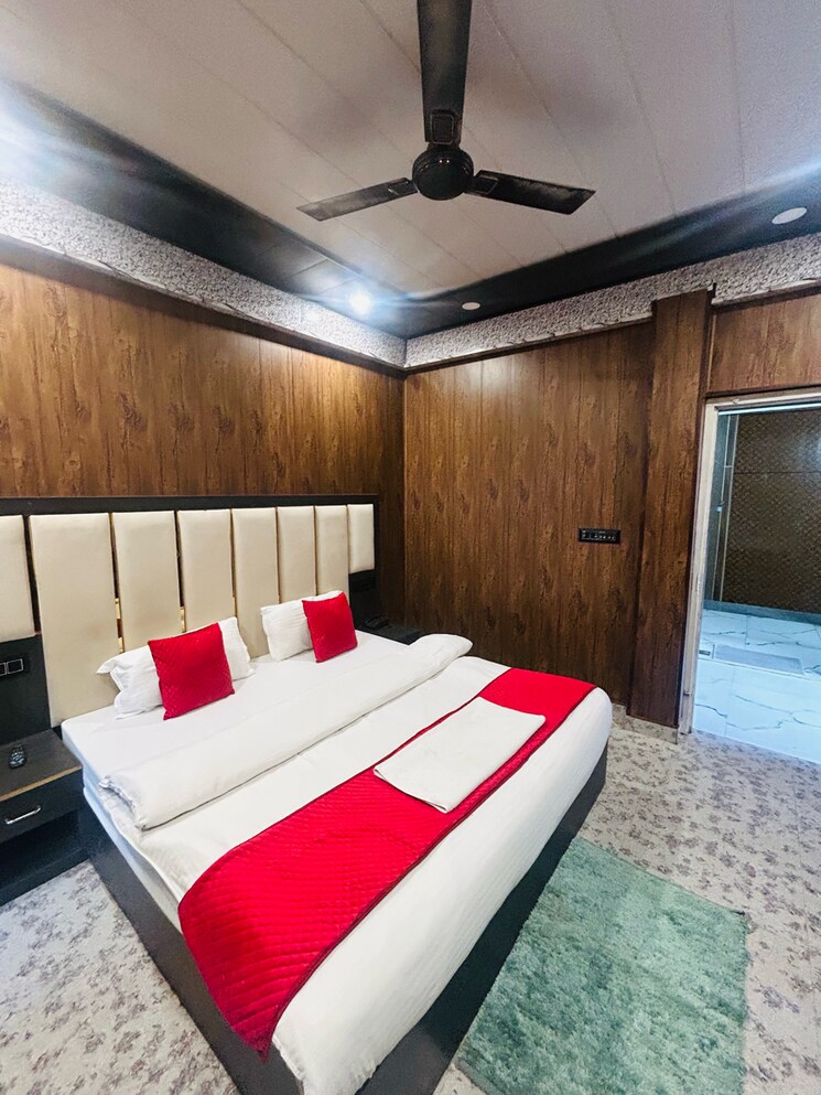 Bedroom, gomti nagar 6+ Bedroom 8000 Sq.Ft. Independent House In Gomti Nagar Lucknow 9159989