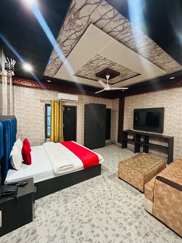 Team Area in 6+ BHK Independent House at Gomti Nagar – for Rent