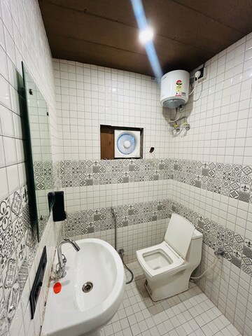 Bathroom in 6+ BHK Independent House at Gomti Nagar – for Rent