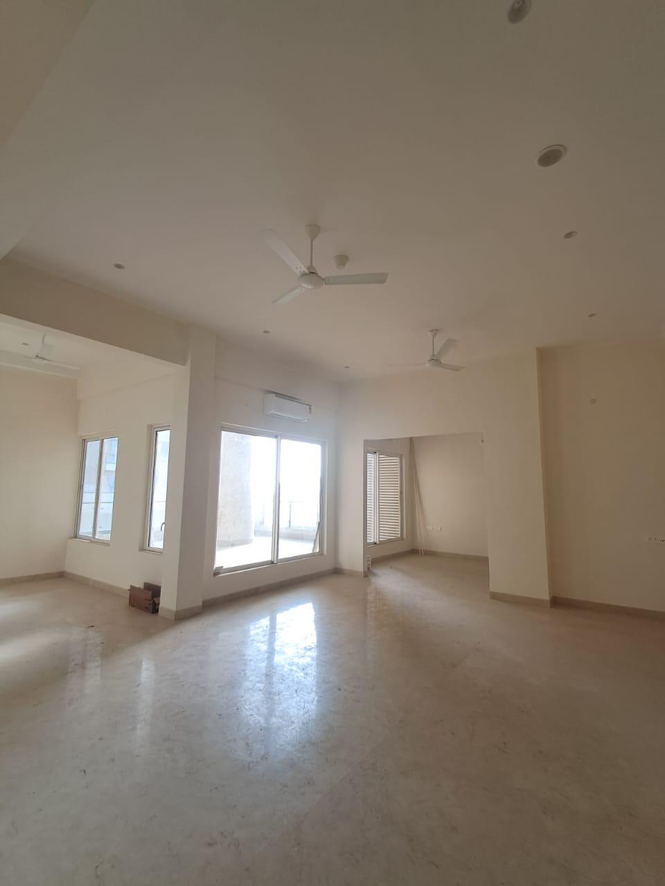 4 BHK + Servant Room Apartment For Rent in Indiabulls Sky Forest
