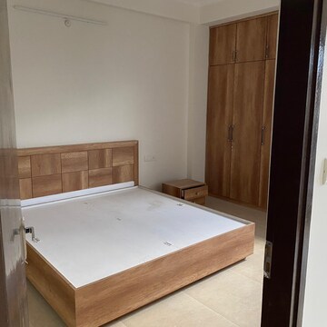 Bedroom in 6+ BHK Independent House at Gomti Nagar – for Rent