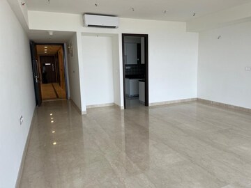 Room in 4 BHK Apartment at Lodha Venezia, Parel – for Rent