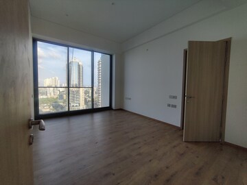 Room in 5 BHK Apartment at Rustomjee Crown, Prabhadevi – for Rent