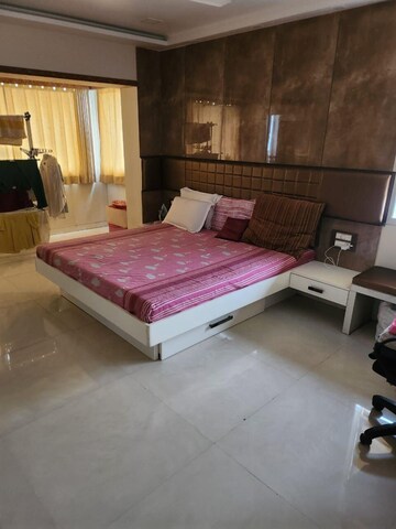 Bedroom in 5 BHK Apartment at Lodha Malabar, Malabar Hill – for Rent