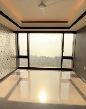 Room in 5 BHK Apartment at Lodha Trump Tower, Worli – for Rent