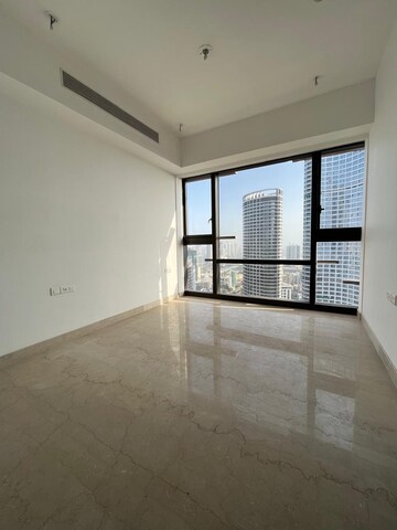 Room in 5 BHK Apartment at Lodha The Park, Worli – for Rent