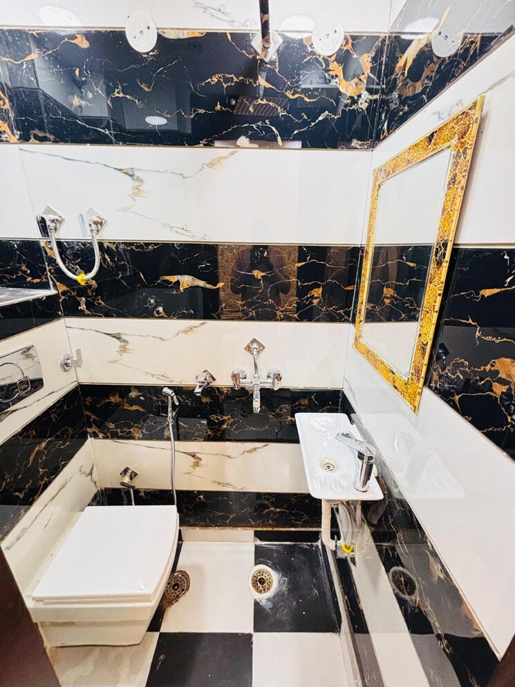 Bathroom, uttam nagar 2 Bedroom 650 Sq.Ft. Builder Floor In Uttam Nagar Delhi 9160010