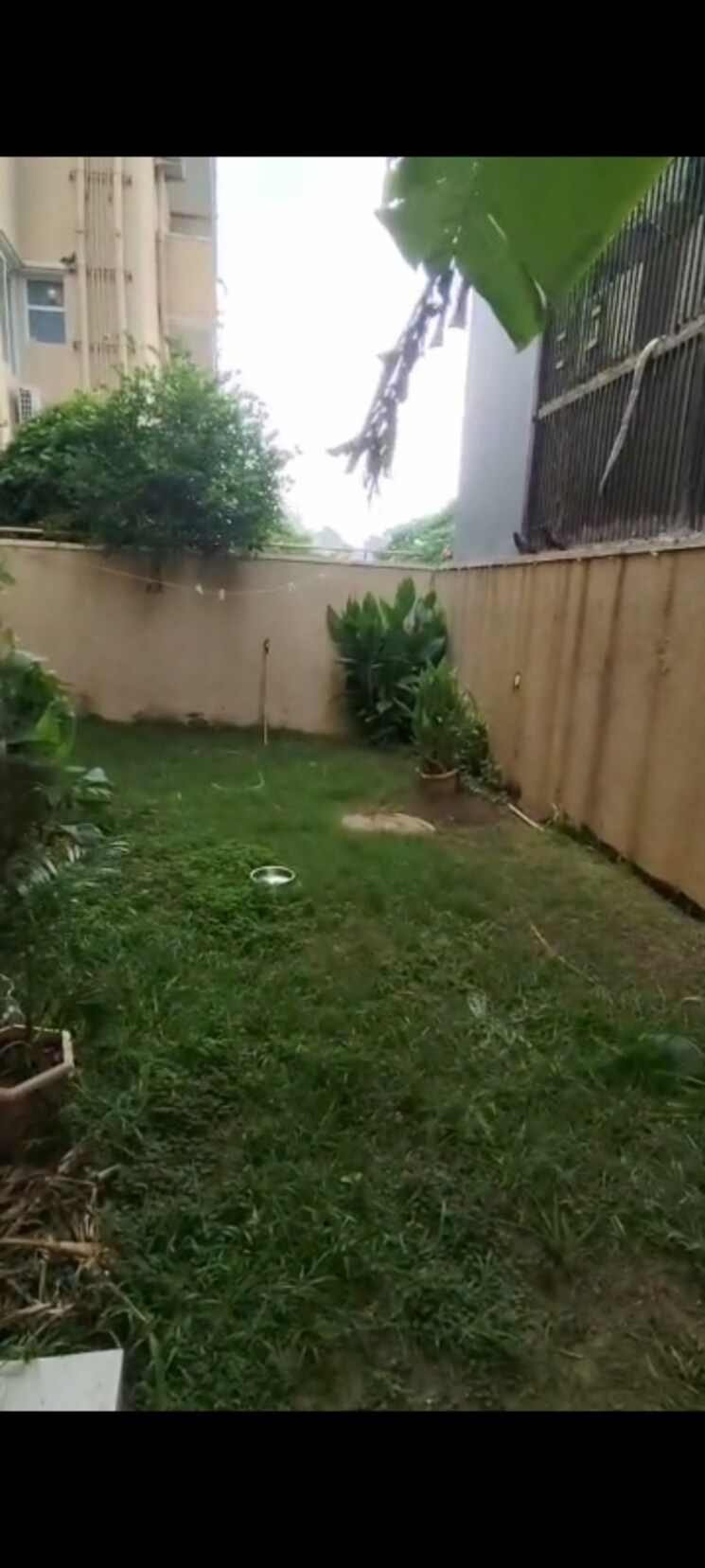 Garden, emaar-mgf-emerald-hills 3 Bedroom 1700 Sq.Ft. Apartment In Sector 65 Gurgaon 9160050