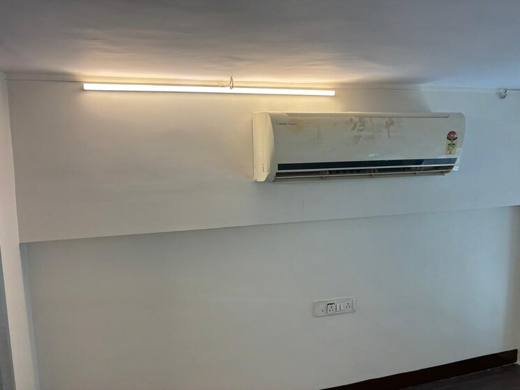 undefined, civic-centre Commercial Office Space 750 Sq.Ft. In Dadar East Mumbai 9160073