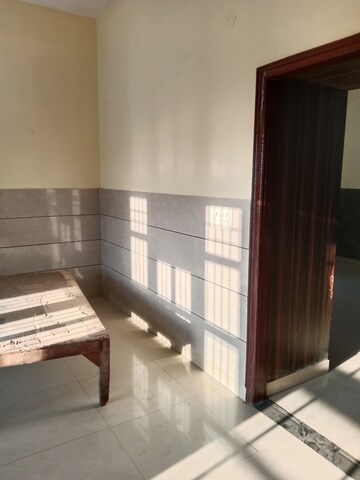 Room in 2 BHK Builder Floor at Sector 18 – for Rent