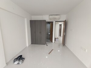 Room in 3.5 BHK Apartment at Moreshwar 19 East, Nerul – for Sale