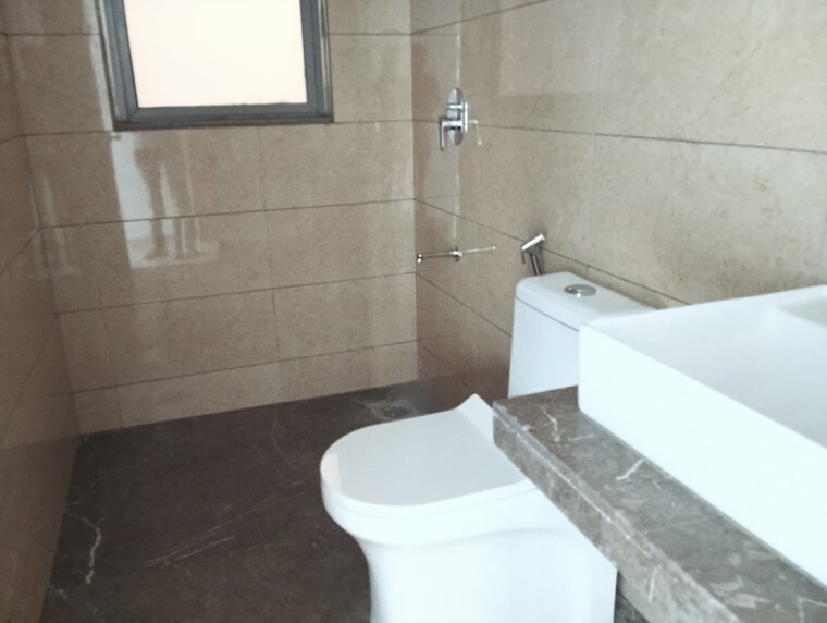 Bathroom, kalpataru-immensa 2 Bedroom 808 Sq.Ft. Apartment In Kolshet Road Thane 9160144