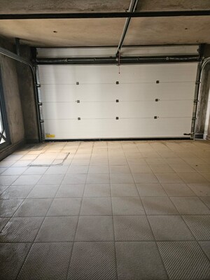 Master Bedroom in 6 BHK Villa at Gomti Nagar – for Sale