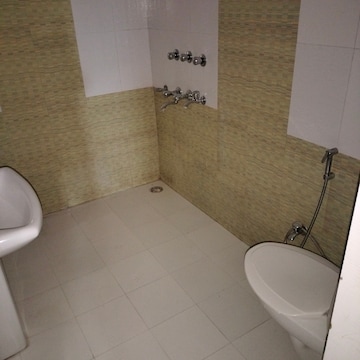 Master Bedroom in 3 BHK Builder Floor at Gomti Nagar – for Rent
