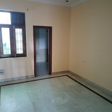 Room in 3 BHK Builder Floor at Gomti Nagar – for Rent