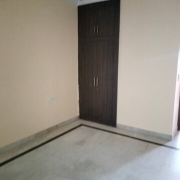Room in 3 BHK Builder Floor at Gomti Nagar – for Rent
