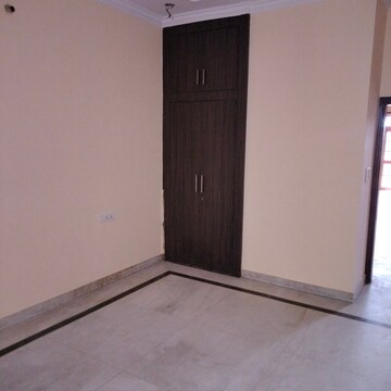 Room in 3 BHK Builder Floor at Gomti Nagar – for Rent
