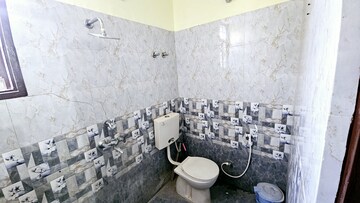 Team Area in 2 BHK Builder Floor at Mansarovar Extension – for Sale