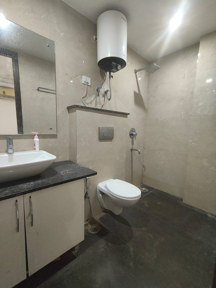 Kitchen, freedom fighters enclave 3 Bedroom 1250 Sq.Ft. Builder Floor In Freedom Fighters Enclave Delhi 9160219