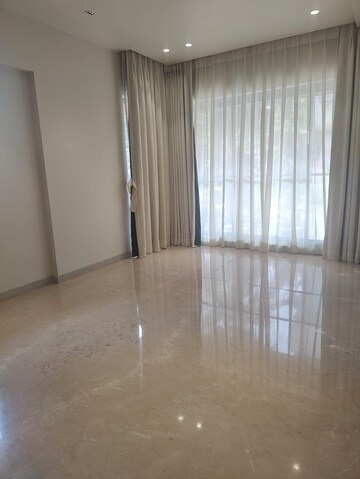 Room in 3 BHK Apartment at West View Apartment Santacruz, Santacruz West – for Rent