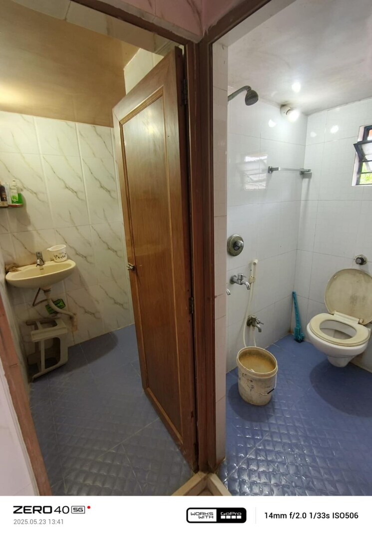 Bathroom, topsia 2 Bedroom 814 Sq.Ft. Apartment In Topsia Kolkata 9160218