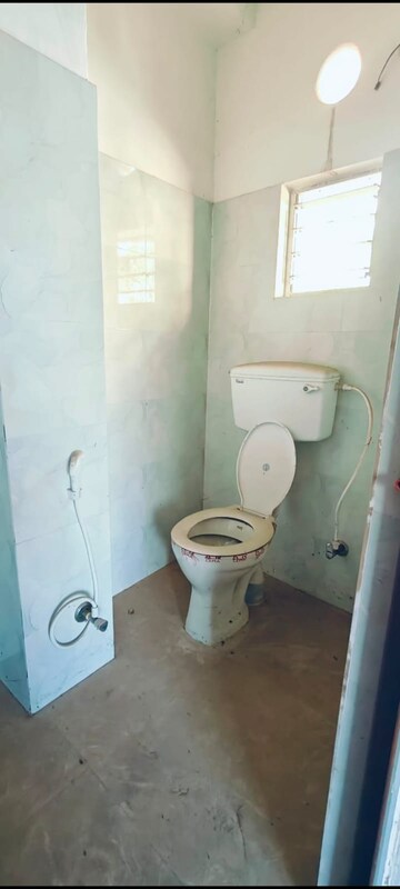 Attached Bathroom in 6 BHK Apartment at Topsia – for Sale