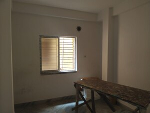 Room in 6 BHK Apartment at Topsia – for Sale