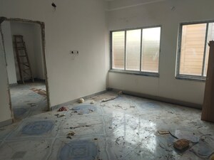 Room in 6 BHK Apartment at Topsia – for Sale