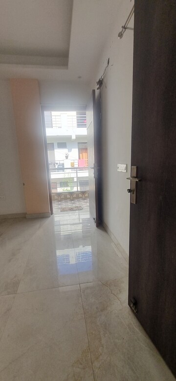 Building Lobby in 3 BHK Builder Floor at Sai Kunj New Palam  vihar, New Palam Vihar Phase 3 – for Rent
