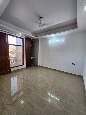 Furnished Amenities in 3 BHK Builder Floor at Chattarpur – for Rent