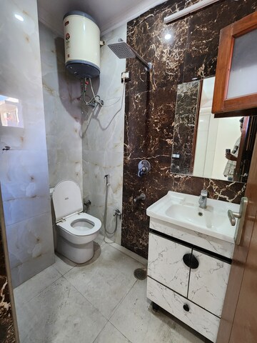Team Area in 3 BHK Builder Floor at Chattarpur – for Rent