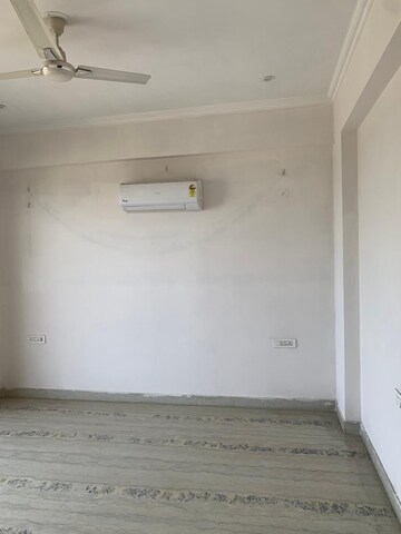 Building Lobby in 3 BHK Apartment at BPTP Amstoria, Sector 102 – for Rent