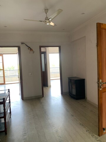 Room in 3 BHK Apartment at BPTP Amstoria, Sector 102 – for Rent