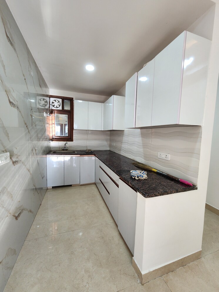 Kitchen, chattarpur 3 Bedroom 1200 Sq.Ft. Builder Floor In Chattarpur Delhi 9160319