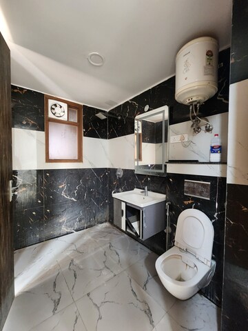 Team Area in 3 BHK Builder Floor at Chattarpur – for Rent
