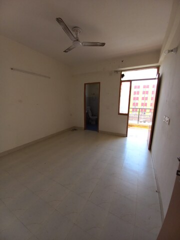 Room in 2 BHK Apartment at Ninex RMG Residency, Sector 37c – for Rent