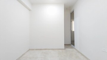 Room in 5 BHK Apartment at Omkar Alta Monte, Malad East – for Rent