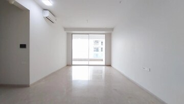 Room in 5 BHK Apartment at Omkar Alta Monte, Malad East – for Rent