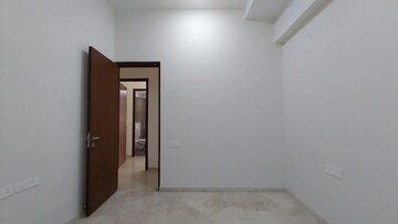 Room in 5 BHK Apartment at Omkar Alta Monte, Malad East – for Rent