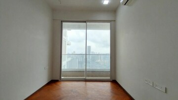 Room in 5 BHK Apartment at Omkar Alta Monte, Malad East – for Rent